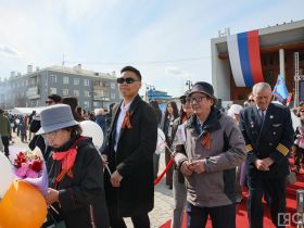 Фоторепортаж: трудовые династии и заслуженных работников Якутии чествовали 1 мая