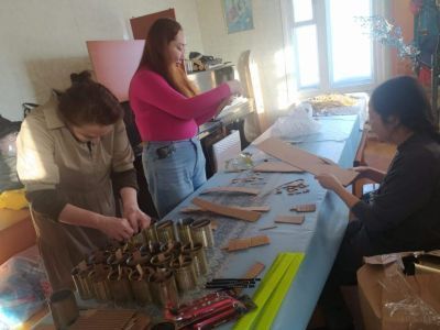 В приходах Якутской епархии делают окопные свечи для передачи в зону СВО