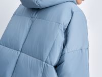 Пуховик с капюшоном и воротником-стойкой