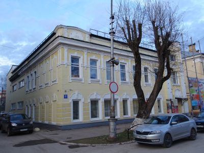 Здание художественного музея в г. Сыктывкаре, как памятник истории и архитектуры. Здесь с декабря 1918 года размещался Усть-Сысольский Уком РКП(б) и с января 1921 по 1931 год Коми обком РКП(б)