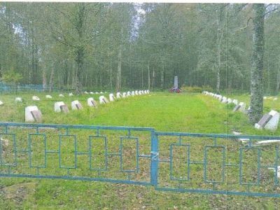 Воинское кладбище воинов Советской Армии, погибших в боях за освобождение г. Новгорода в марте-апреле 1943 г.