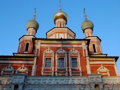 Покровская церковь над южными воротами