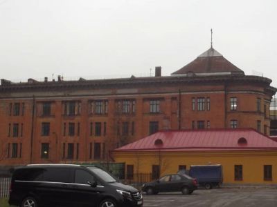 Церковь святителя Николая Чудотворца и святой мученицы царицы Александры при Путиловском заводе (с домом для переодевания невест)