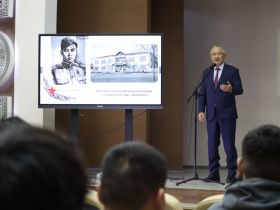 «Будто сам Григорий Окороков дал о себе знать»: студентам ЯСХТ рассказали о подвиге якутянина