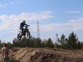 В Кысыл-Сыре прошли соревнования по мотокроссу