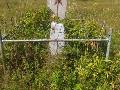 Могила партийно-советских активистов (9 чел.), убитых бандой белогвардейского карательного отряда 2-го сентября 1918 года