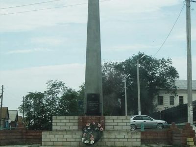 Могила комиссара Болтунова И.В. и красногвардейца Ахметова, погибших в борьбе с  белогвардейцами в 1919 г.