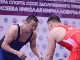 В Якутске выявили чемпионов республики по вольной борьбе среди ветеранов