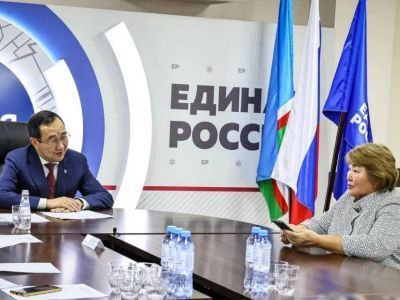 Глава Якутии провел прием граждан в общественной приемной партии «Единая Россия»