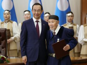 Госнаграды вручили якутянам в преддверии Дня республики