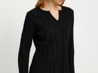 Джемпер полуприлегающего силуэта с округлой горловиной