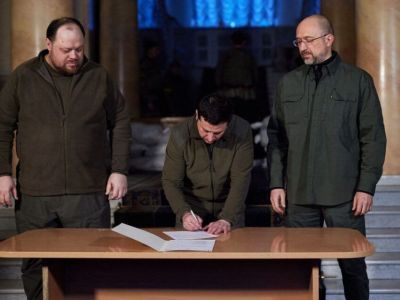 Зеленский подписал заявку на вступление Украины в Евросоюз