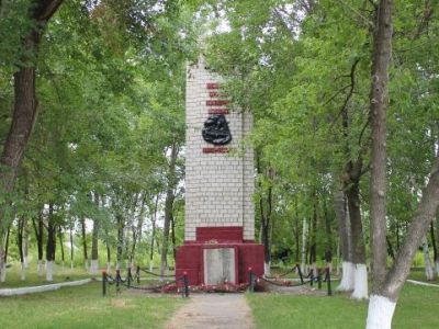 Памятник героям, павшим в период гражданской и Отечественной войн