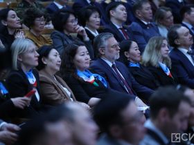 Торжественное собрание общественности ко Дню республики состоялось в Якутске