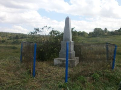 Обелиск драматургу Сухово-Кобылину Александру Васильевичу, установленный в его усадьбе