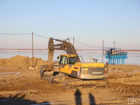 Почему спуск коффердама на реку Лену отложили на весну 2026 года, объяснили строители