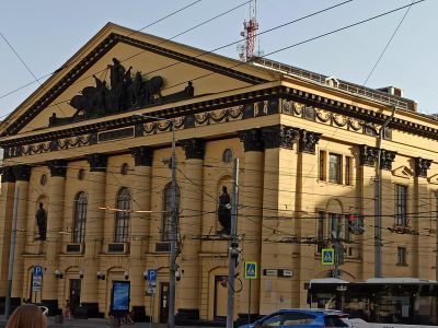 Здание Государственного цирка