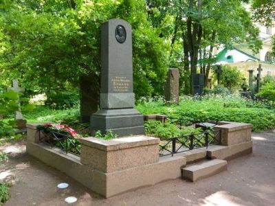 Могила Крылова А.Н. (1863-1945), математика и кораблестроителя