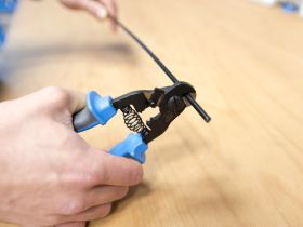 Кусачки Unior 584/4BI для тросов и рубашек (красный)