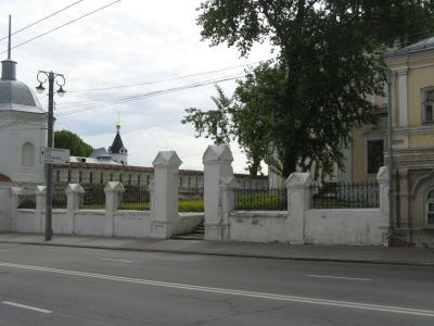 Ограда с воротами ансамбля Николо-Кремлевской церкви