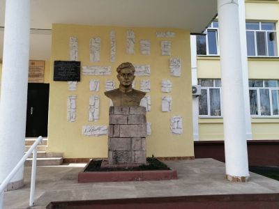 Бюст Герою Советского Союза А.И. Байсултанову