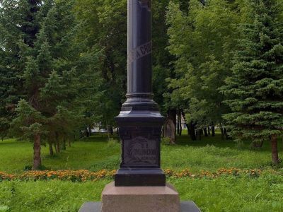 Могила первого военного комиссара Ржевского уезда Грацинского В.В.