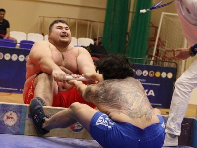 В Хандыге выявили абсолютных чемпионов турнира на призы мастеров Томпонского района по мас-рестлингу