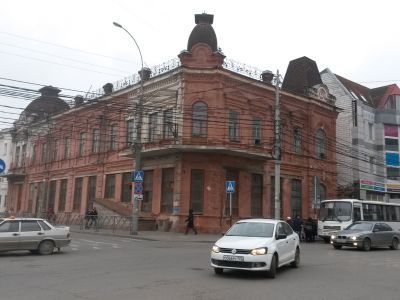 Дом жилой с торговыми помещениями на первом этаже