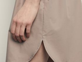 Платье с коротким рукавом и поясом