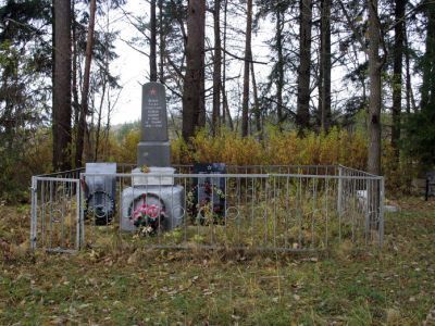 Братское захоронение советских воинов, погибших в 1941-44 гг.