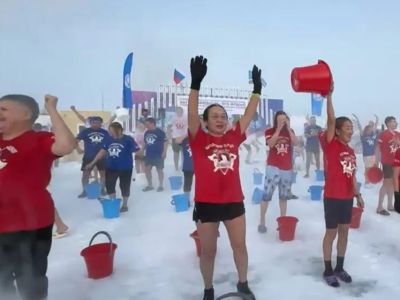 Массовое обливание холодной водой прошло в Якутске