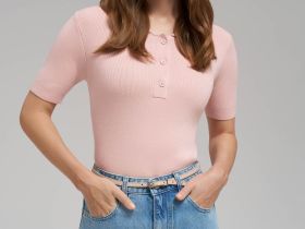 Легкий джемпер-поло приталенного кроя