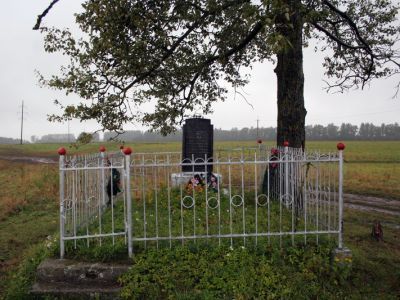 Братское захоронение мирных жителей, погибших от немецко-фашистских захватчиков в январе 1944 г.