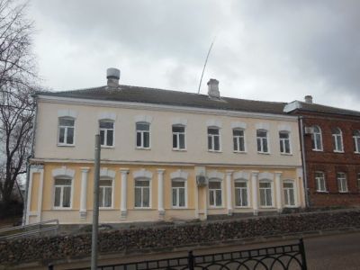 Дом жилой с воротами