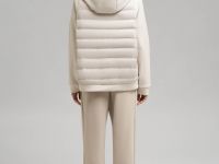 Стеганая куртка с наполнителем из натурального пуха