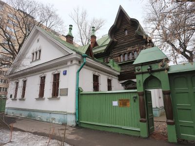 Дом-мастерская, в котором жил и работал Васнецов Виктор Михайлович в 1894-1926 гг. В доме - музей В.М.Васнецова