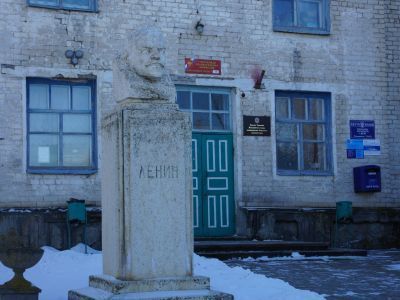 Бюст В.И.Ленина