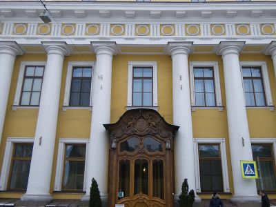 Дворец с шестью флигелями
