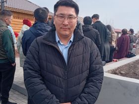 Депутаты Якутской городской Думы возложили цветы к памятникам выдающихся деятелей