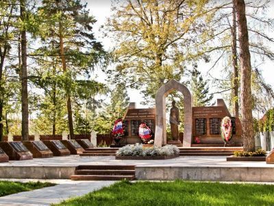 Братская могила советских воинов