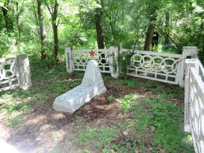 Могила комиссара Самарского полка Ермакова, погибшего в ноябре 1918 г.