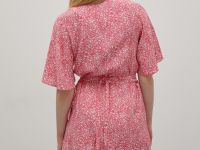 Платье с v-образным вырезом