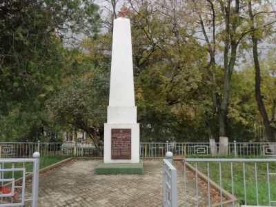 Братская могила красных партизан, погибших за власть Советов в годы гражданской войны