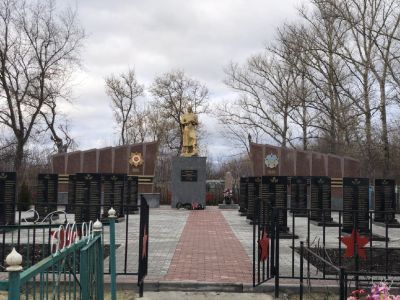 Братская могила воинов Советской Армии, погибших в период Великой Отечественной войны