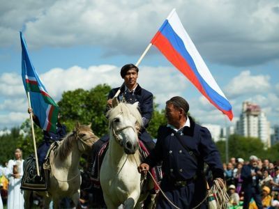 Якутяне встретятся с участниками конного похода Дугуйданом Винокуровым и Мичилом Неустроевым