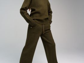 Комплект трикотажный для девочек: джемпер, брюки