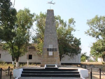 Братская могила советских воинов