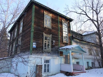 Деревянный дом на кирпичном подклете в санатории «Енисей»