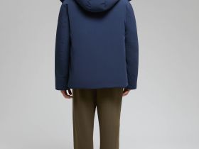 Утепленная куртка с капюшоном