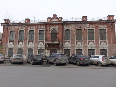 Дом жилой с магазином